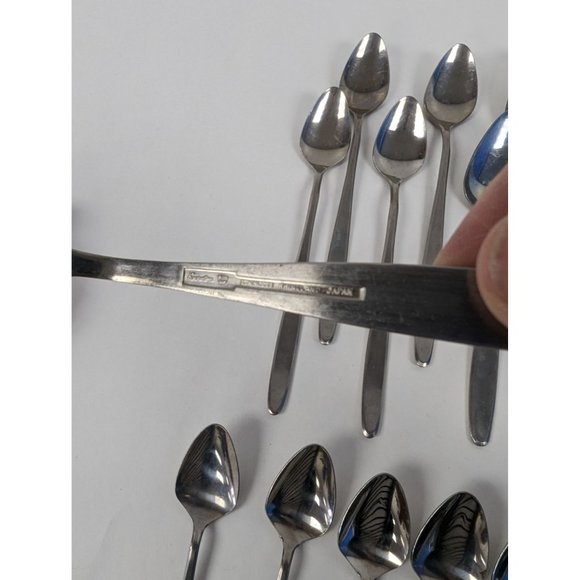 Easterling Set of 24 Stainless Steel Japan Rhineland Teapsoons Tablespoons - Picture 8 of 8